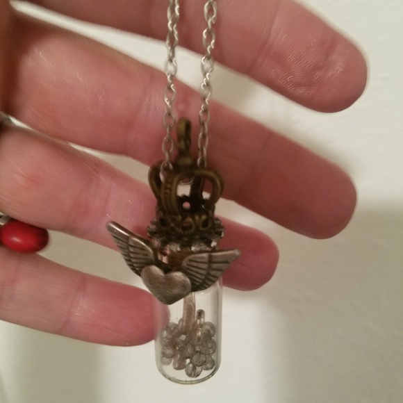 Jewelry - Picture 2 of 8